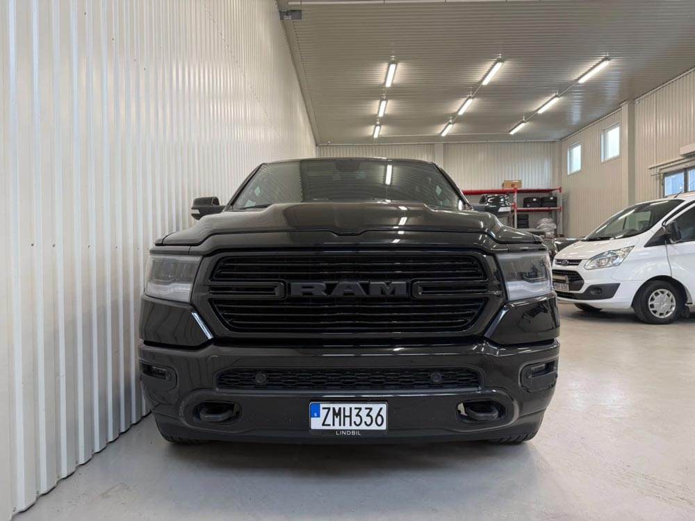 Dodge RAM Crew Cab 5.7 V8 HEMI 395HK 4X4 BIGHORN Night Edit