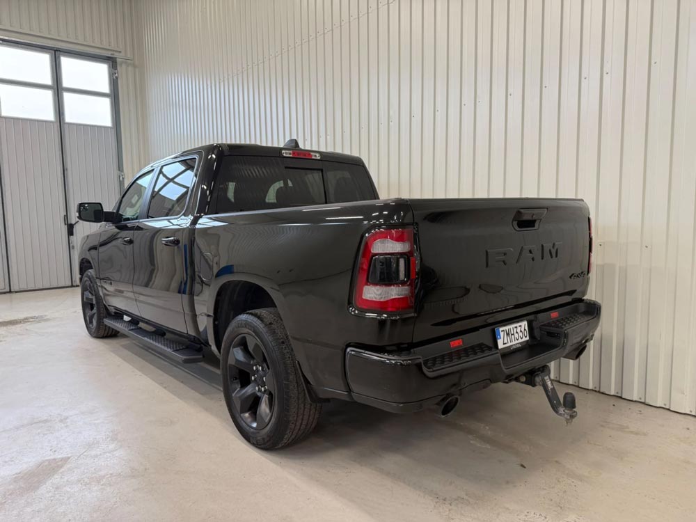 Dodge RAM Crew Cab 5.7 V8 HEMI 395HK 4X4 BIGHORN Night Edit